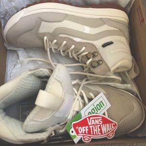 NWT VANS Ultra range Boots  (Waterproof)